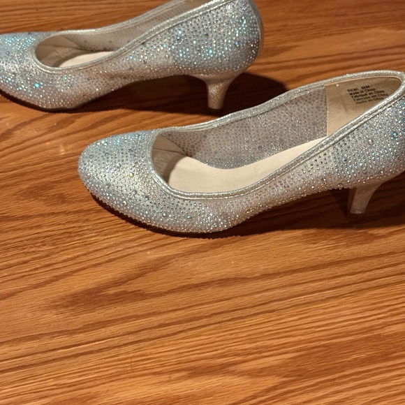 David's Bridal Sparkling Silver Low Heel Pumps - Picture 2 of 5